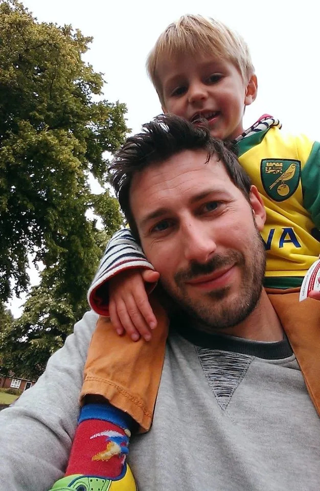 Community Outraged After Thieves Steal Donations From Father’s Christmas Wishing Well Honoring Son - Image 1