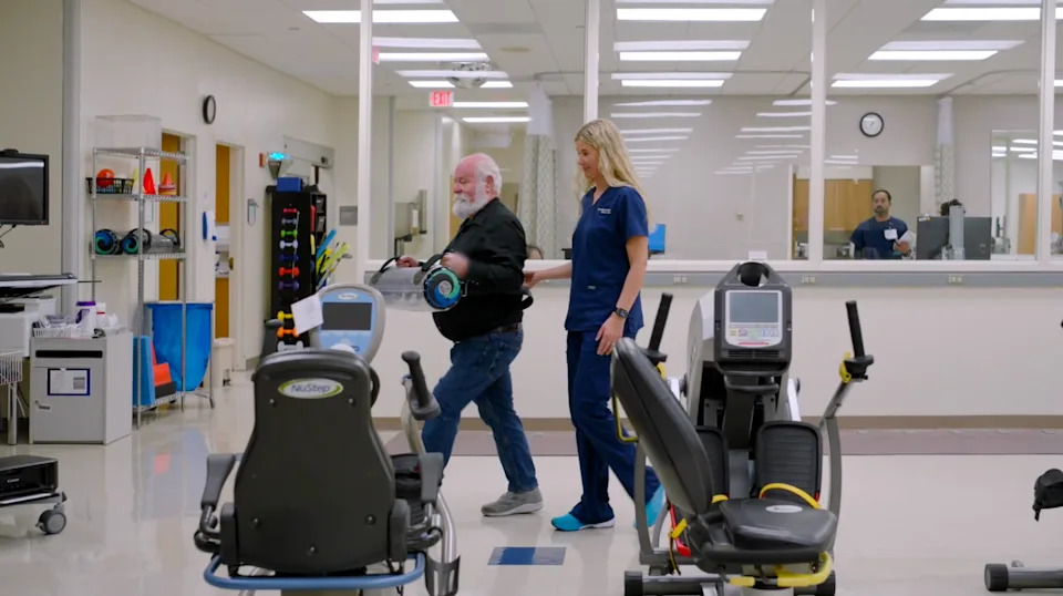 After a Massive Stroke, 79-Year-Old 'Santa' Reclaims His Ho Ho Ho Through Determination and Rehab - Image 2