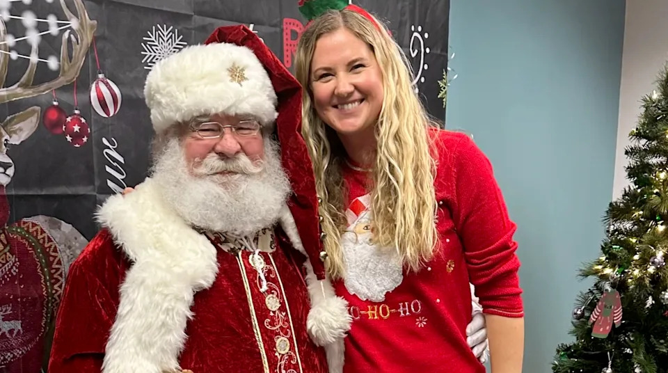 After a Massive Stroke, 79-Year-Old 'Santa' Reclaims His Ho Ho Ho Through Determination and Rehab - Image 3