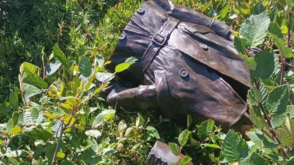 She Found the Stolen Amelia Earhart Statue — Then Faced Suspicion and No Reward - Image 2