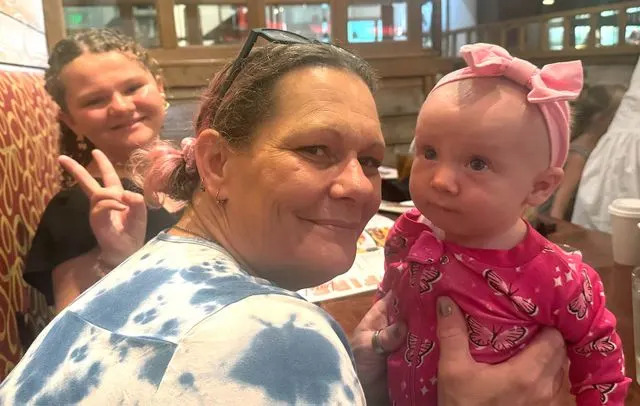 Mother Mourns Two Young Daughters After Devastating Pre-Christmas Mobile-Home Fire in Murrieta - Image 1