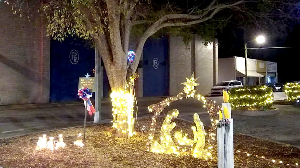 Mullins Keeps Nativity Scene After Mayor Asked for Its Removal, Sparking Local Debate - Image 1
