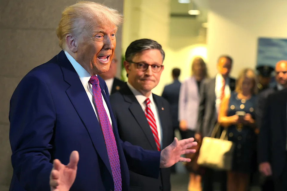 Mike Johnson Warns Of 'Chaos' If GOP Loses 2026 Midterms, Calls For 'Happy Warriors' - Image 3