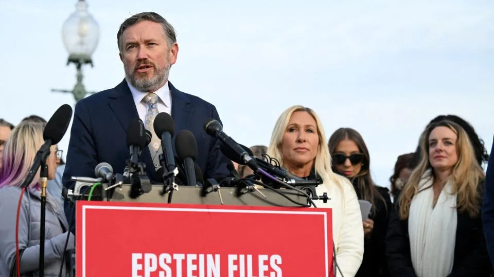 Slow Release of Epstein Files Fuels New Political Storm for Trump - Image 1