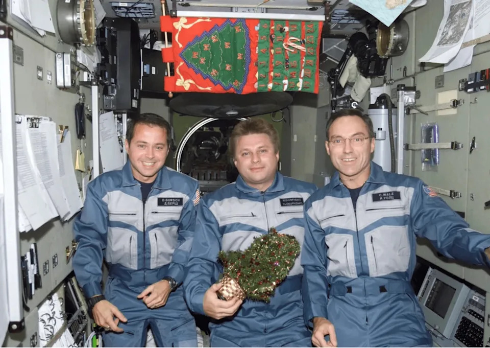 Nine Festive Holiday Celebrations Aboard the ISS: 25 Years of Space-Station Traditions - Image 1