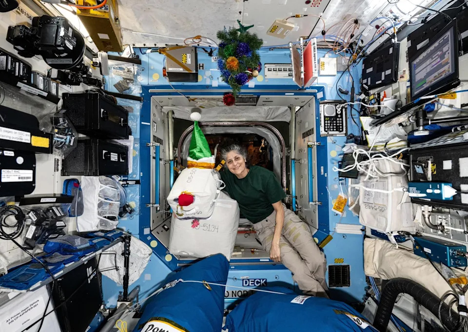 Nine Festive Holiday Celebrations Aboard the ISS: 25 Years of Space-Station Traditions - Image 7