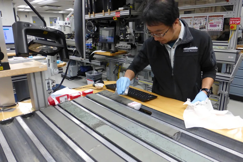 Ancient West Antarctic Melts Foreshadow Fast, ‘Catastrophic’ Geological Change - Image 1