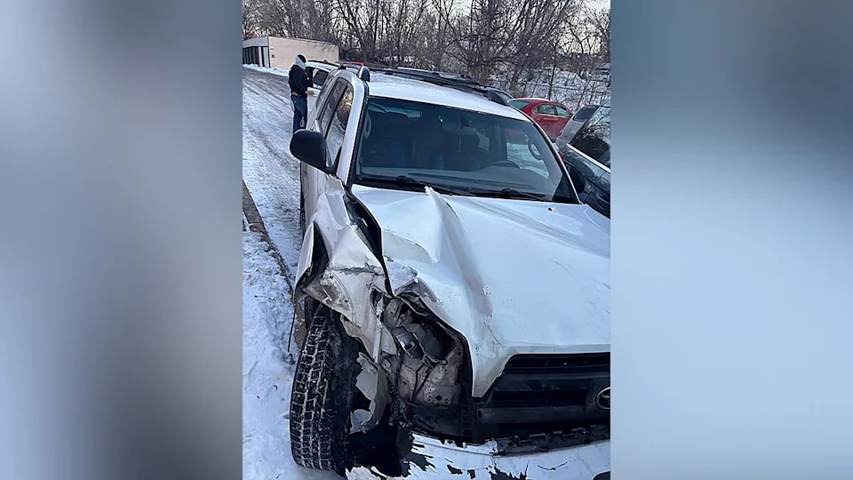 ICE Officers Injured in St. Paul After Suspect Allegedly Rams Vehicles and Strikes Agents - Image 1