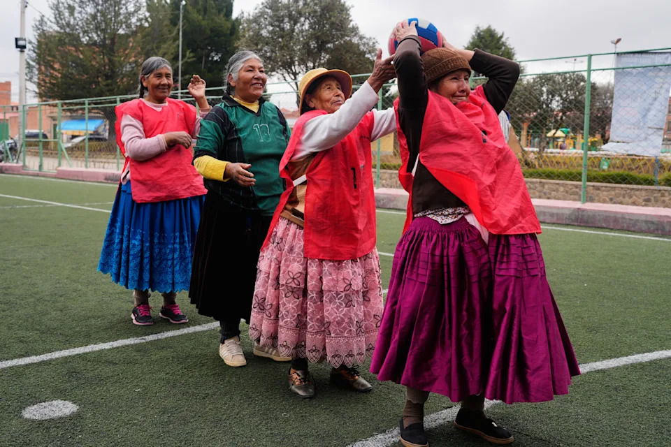 Cholitas Turn the Pollera Into a Symbol of Strength and Identity - Image 3