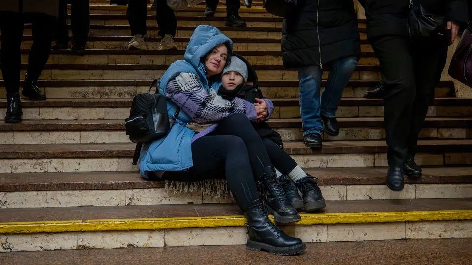 ‘Massive’ Overnight Russian Airstrike Kills 4-Year-Old as Zelensky Reviews Miami Peace Talks - Image 1