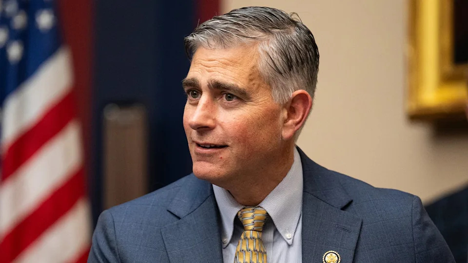 Bipartisan House Push Seeks Harsher Measures Against Sea Lions Devouring Northwest Salmon - Image 2