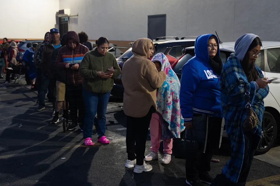Families Line Up Before Dawn at Amapola Market for Beloved Christmas Masa - Image 1