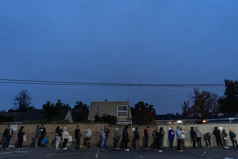 Families Line Up Before Dawn at Amapola Market for Beloved Christmas Masa - Image 4