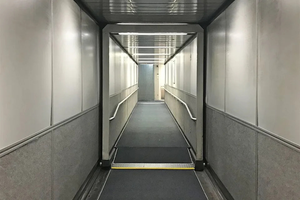 Frontier Flight Attendant Urges Passengers to 'Snitch' After Feces Found on Jet Bridge — Passenger Records Exchange - Image 1