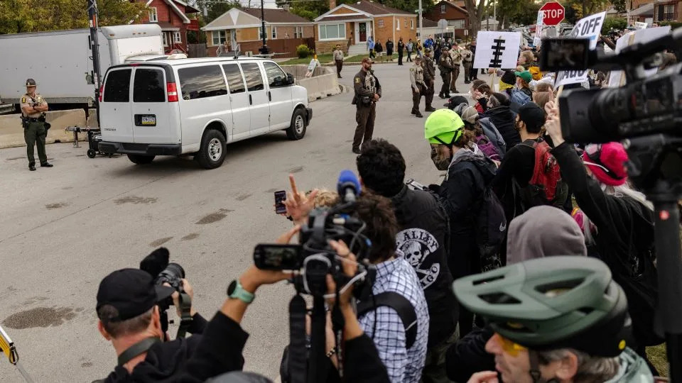Supreme Court Blocks Federalization Of Illinois Guard — Raises Question Of Using Insurrection Act To Deploy U.S. Troops - Image 2