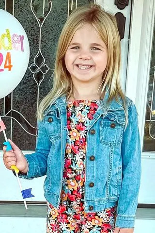 Community Throws 'Haddie’s Holly Jolly' Christmas Parade for Girl With Inoperable Brainstem Tumor — GoFundMe Tops $240K - Image 1