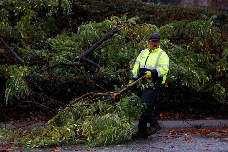 Christmas Eve Atmospheric River Soaks Los Angeles, Sparks Widespread Flooding and Evacuations - Image 1