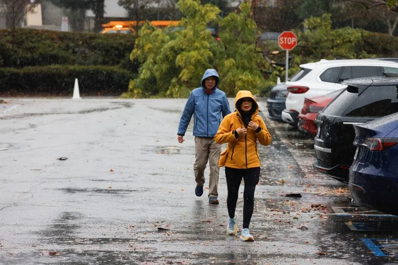 Christmas Eve Atmospheric River Soaks Los Angeles, Sparks Widespread Flooding and Evacuations - Image 2