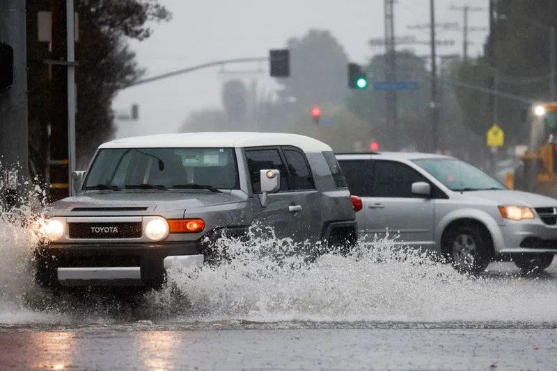 Christmas Eve Atmospheric River Soaks Los Angeles, Sparks Widespread Flooding and Evacuations - Image 4