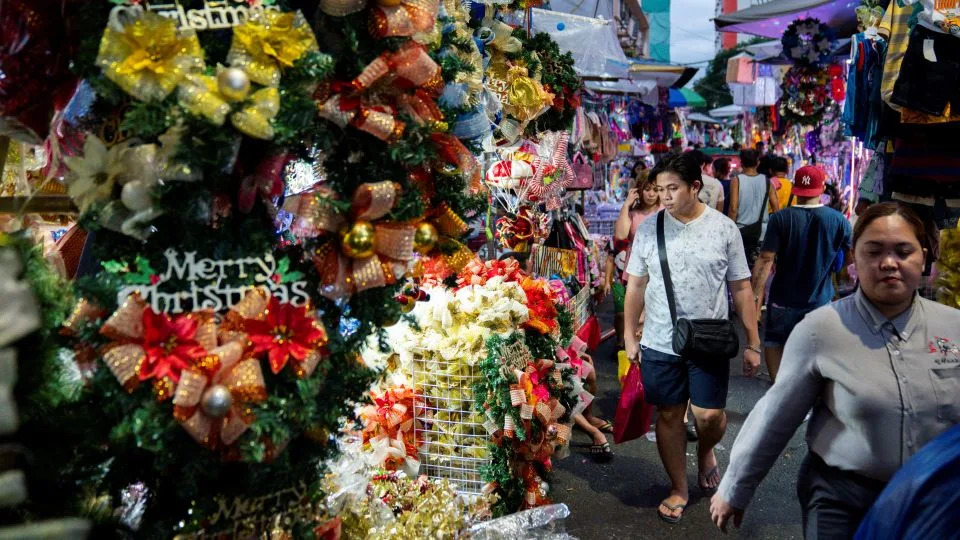 Americans Feeling Unheard, $1.7B Powerball, Beauty Trends and Emotional Military Homecomings — Today’s Top Stories - Image 1