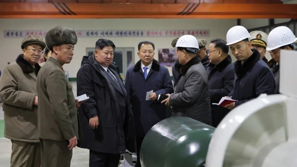 North Korea Publishes Photos of Claimed Nuclear-Powdered Submarine; Analysts Warn of Escalation - Image 1