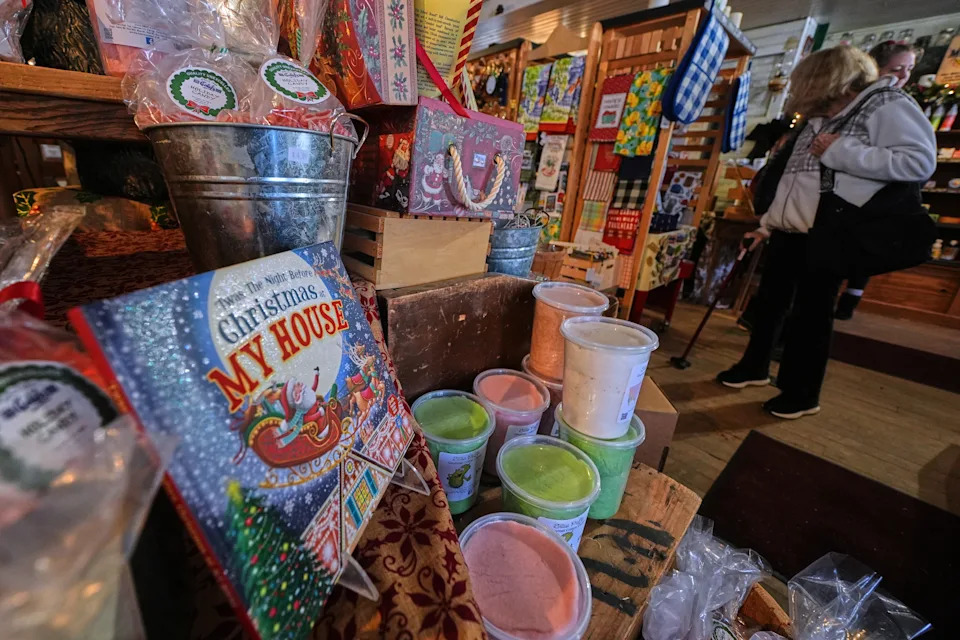 More Thrifting, Fewer Returns — Early Trends That Shaped This Holiday Shopping Season