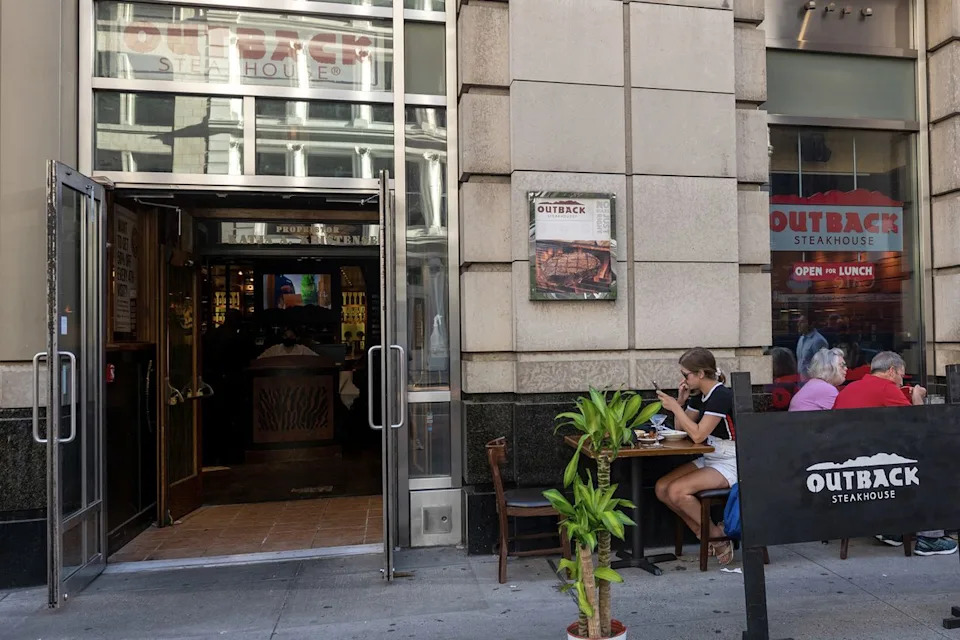 Florida Man Sues Outback After Toilet Allegedly 