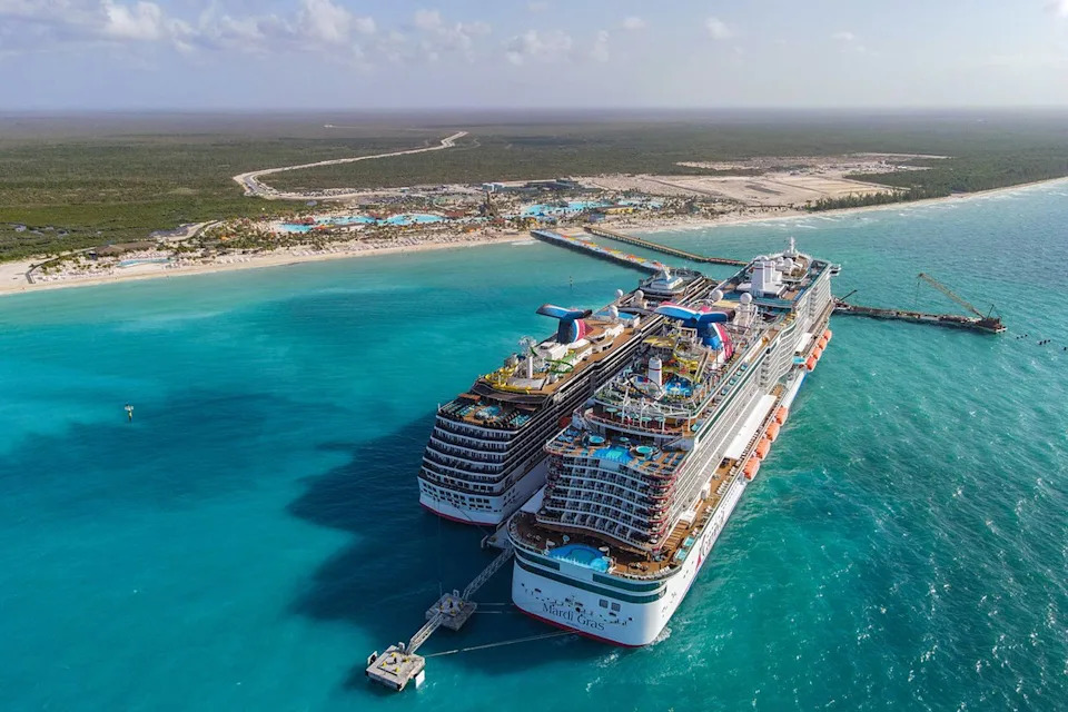 Brave Mother Jumps Into Water to Rescue 4-Year-Old Who Fell Between Carnival Ship and Pier