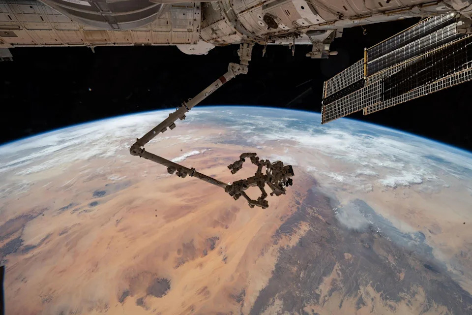 25 Years Above Earth: Astronauts' Most Stunning ISS Photos of 2025
