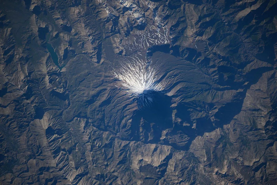 25 Years Above Earth: Astronauts' Most Stunning ISS Photos of 2025