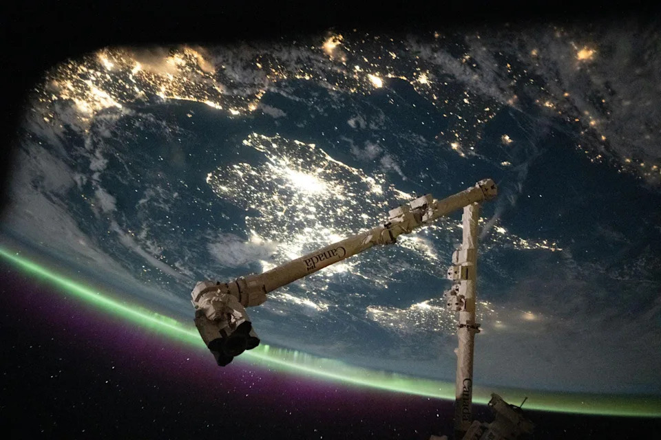 25 Years Above Earth: Astronauts' Most Stunning ISS Photos of 2025