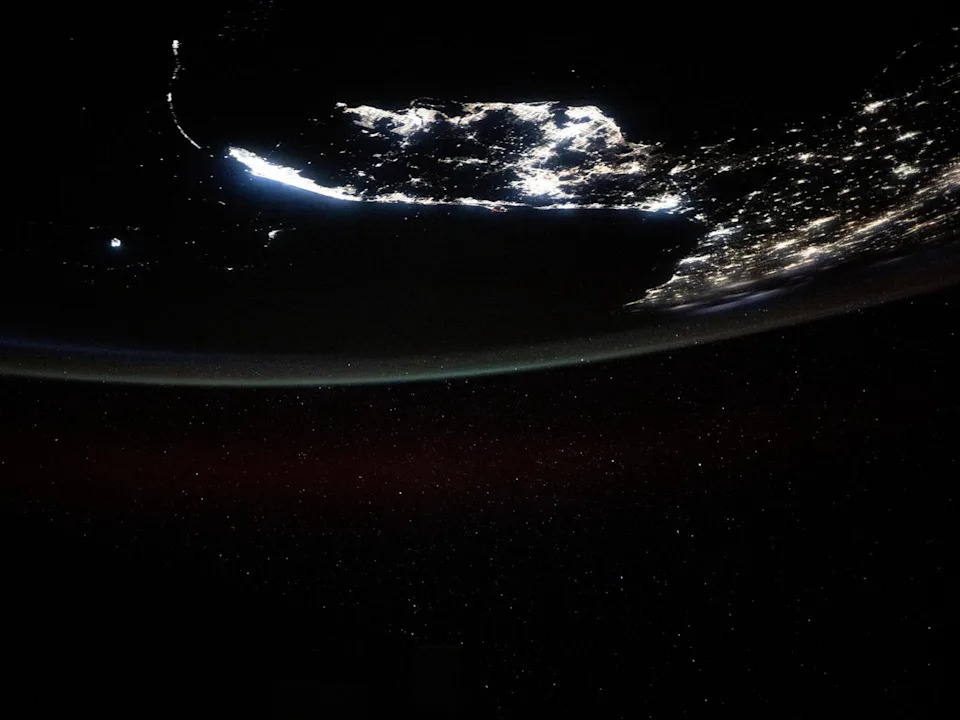 25 Years Above Earth: Astronauts' Most Stunning ISS Photos of 2025