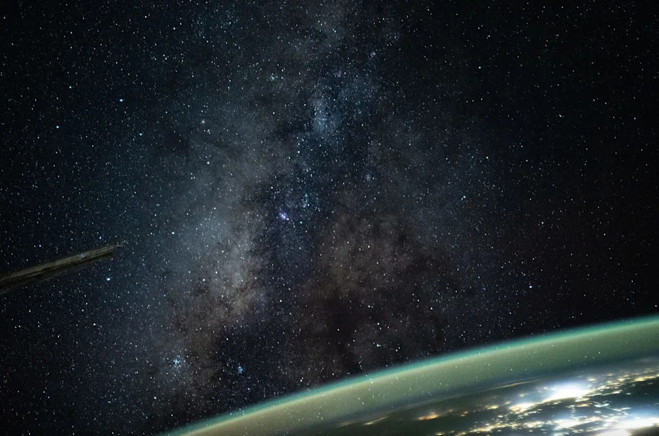 25 Years Above Earth: Astronauts' Most Stunning ISS Photos of 2025