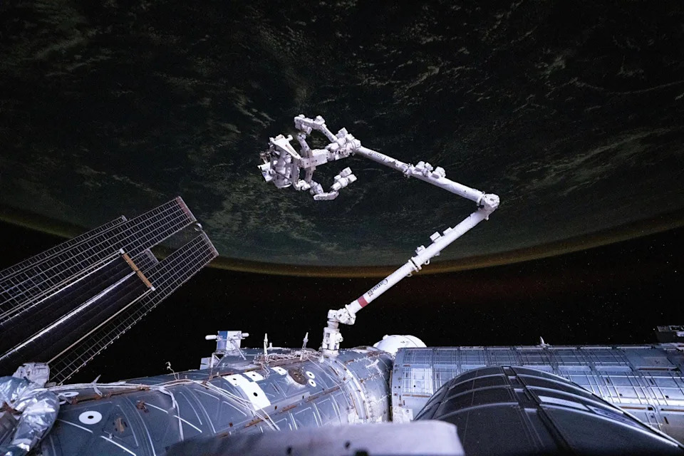 25 Years Above Earth: Astronauts' Most Stunning ISS Photos of 2025