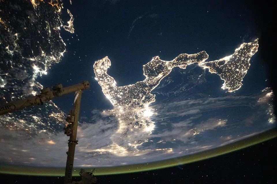 25 Years Above Earth: Astronauts' Most Stunning ISS Photos of 2025