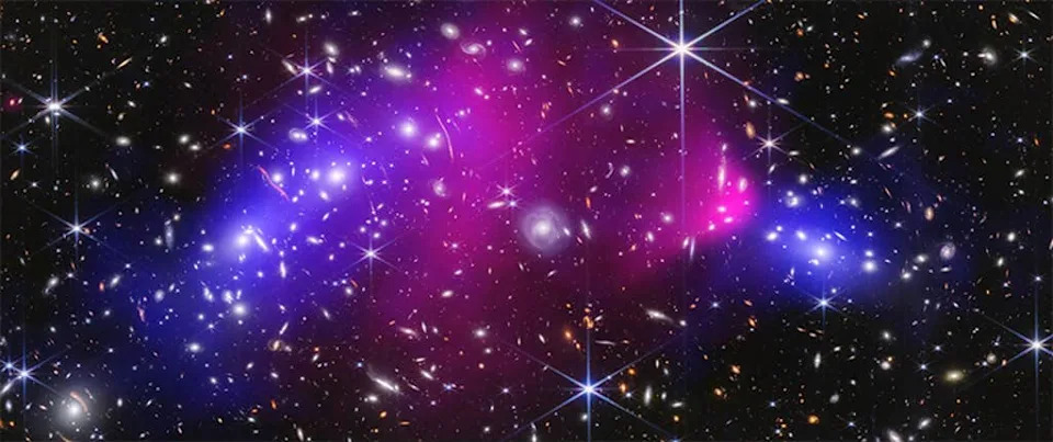 Ring In 2026 With the “Champagne Cluster” — A Sparkling Pair of Merging Galaxy Clusters