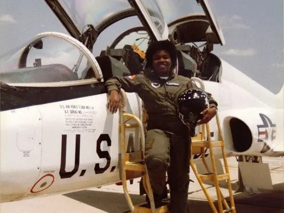 Trailblazer Theresa Claiborne: USAF’s First Black Woman Pilot Who Flew Nearly Every Boeing Jet