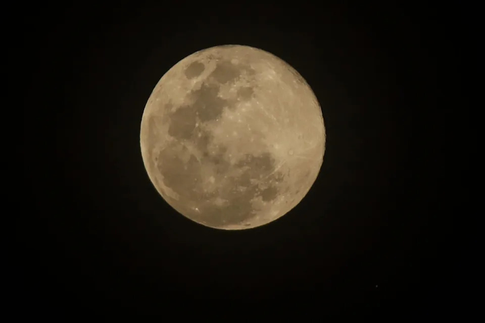 3. januar 2026: Supermesec (Vuk Mesec) I Vrhunac Kvadrantida — Dva Spektakla Istog Dana