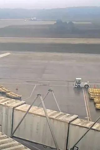 NTSB Releases Footage of United Flight 2477 Skidding Off Houston Runway — Captain: 