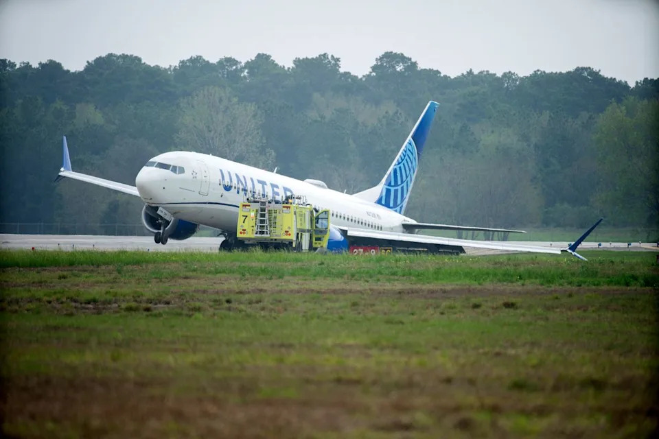 NTSB Releases Footage of United Flight 2477 Skidding Off Houston Runway — Captain: 