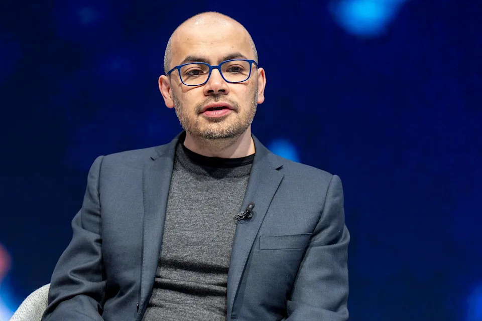 A Future Without Work? How Musk, Gates and Other AI Leaders Picture an Economy Beyond Jobs