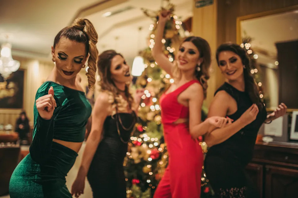 10 Uplifting Stories That Restore Faith In People — From a $1.7M Gift to Community Heroes