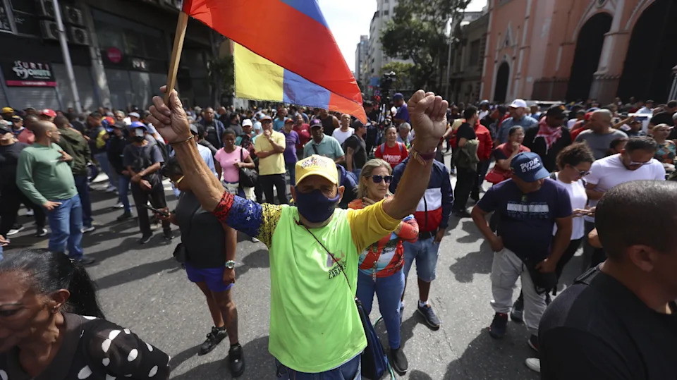 World Reactions: Venezuelans Protest and Celebrate After U.S. Operation Claimed To Have Captured Nicolás Maduro