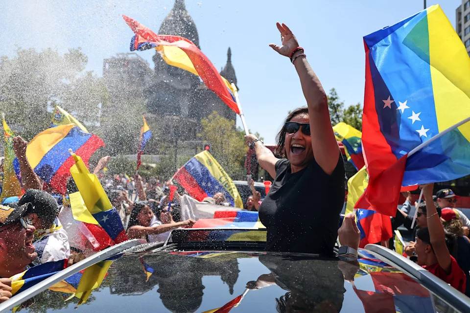 World Reactions: Venezuelans Protest and Celebrate After U.S. Operation Claimed To Have Captured Nicolás Maduro