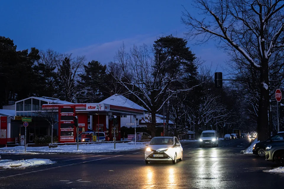 Berlin Blackout: Arson on High-Voltage Cables Blamed on Left-Wing Extremists — Tens of Thousands Left Without Power