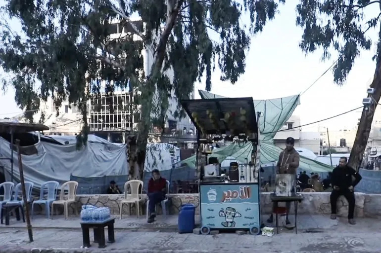 Gaza's Economy in Ruins: Residents Turn to Knitting and Solar Charging to Survive