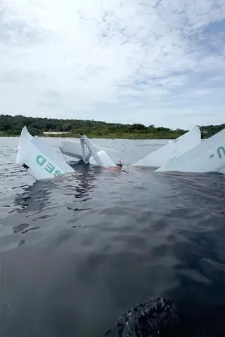 Dramatic Video: Small Plane Nose-Dives Into Rio Negro Near Manaus — Civilians Rescue Both Onboard