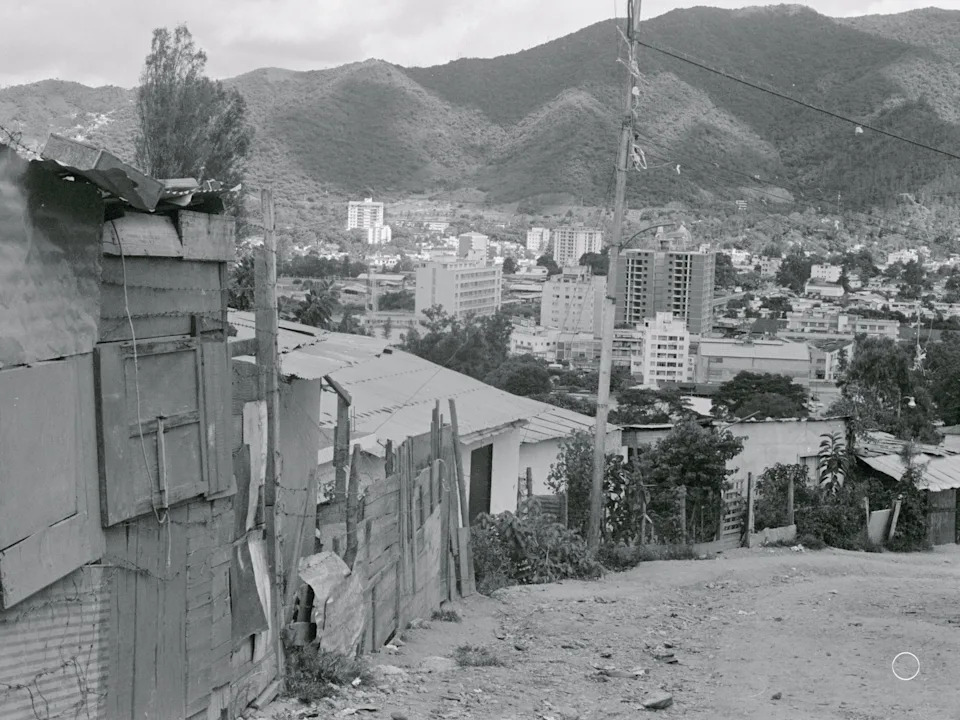 Vintage Photos Reveal Venezuela Before the Collapse — How Oil Made It Wealthy and Deepened Inequality