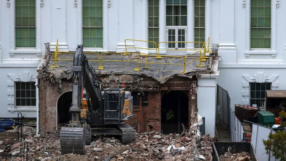 Trump’s Controversial 90,000‑Sq‑Ft East Wing Ballroom Moves Forward as NCPC Prepares Briefing