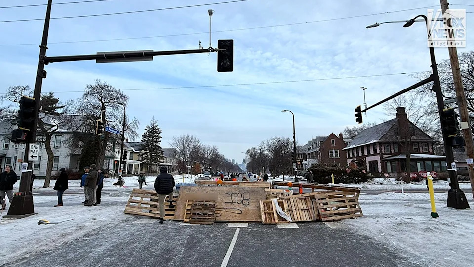 Police Absent as Protesters Seize Minneapolis Block After ICE Shooting; Barricades Erected